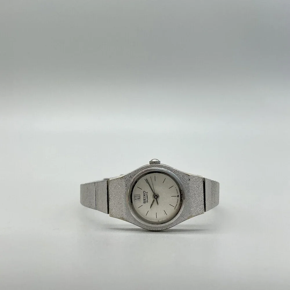 Vintage Seiko Womens Watch 18mm Silver Tone 2P21-0A79 New Battery 6.75
